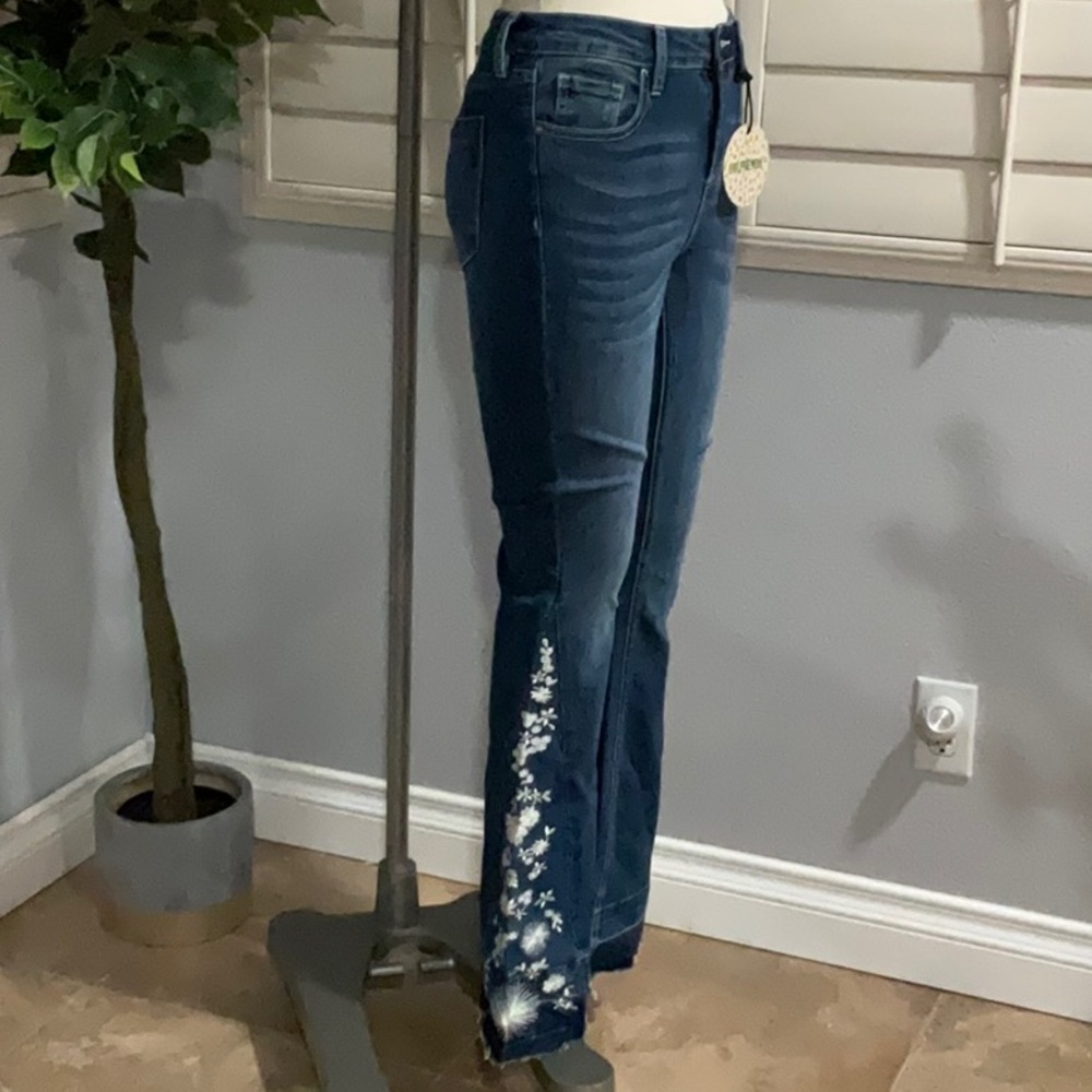 Ashley Mason Embroidered Premium Jeans, Flared Hem, Size 3/26, Floral Embroidery